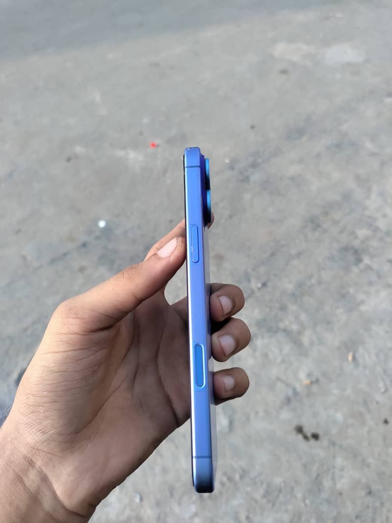 Apple iPhone 16 Plus 3