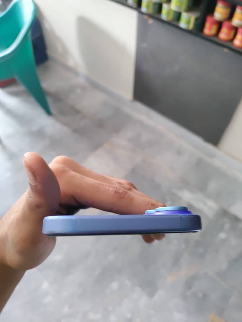 Apple iPhone 16 Plus 9
