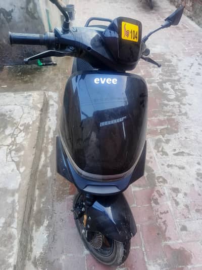 2025 Model Evee