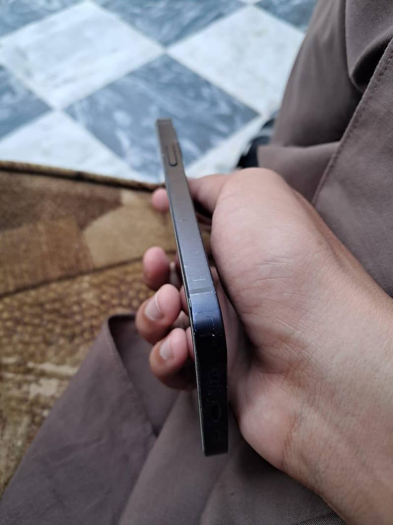 Apple iPhone 12 mini 3