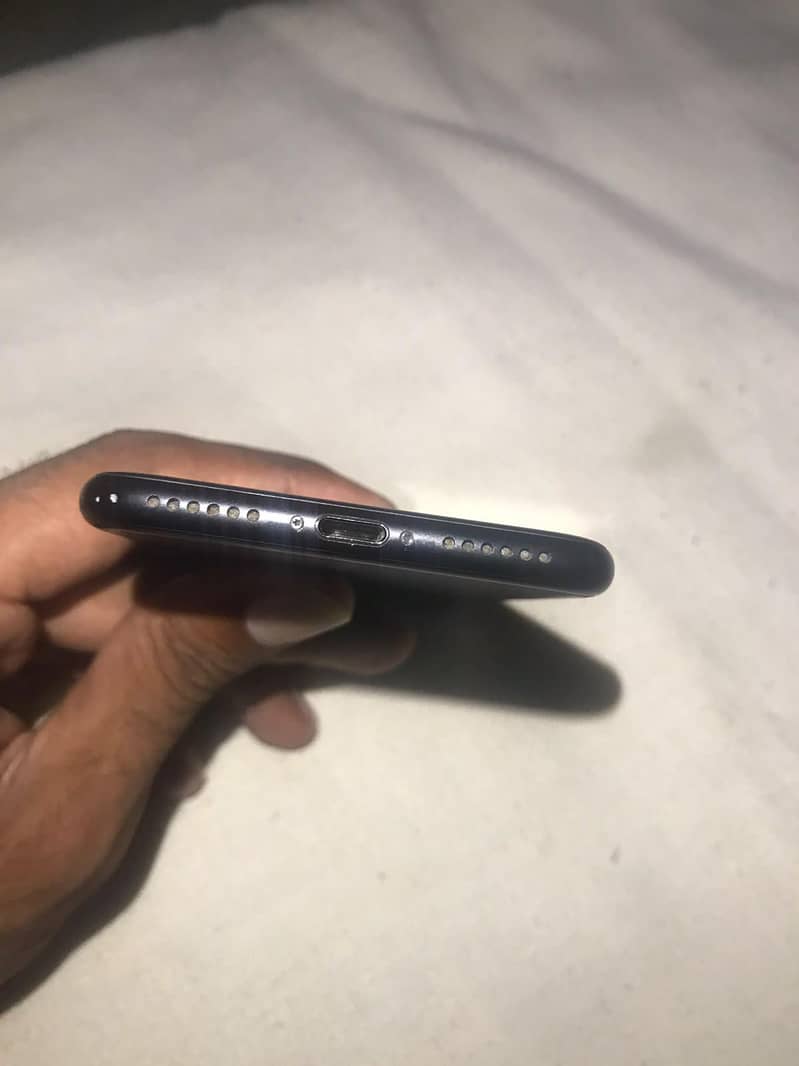Apple iPhone 7 2