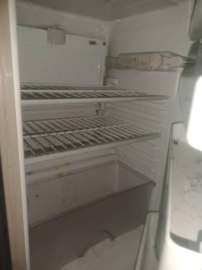 Medium/Small refrigerator ( kharab/No cooling) urgent sale