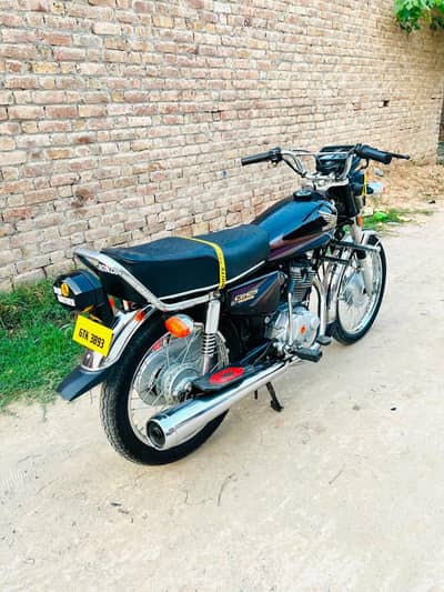 Honda 125 cg  bike for saleWhatsApp03/4/8/8/3/0/2/6/8/4