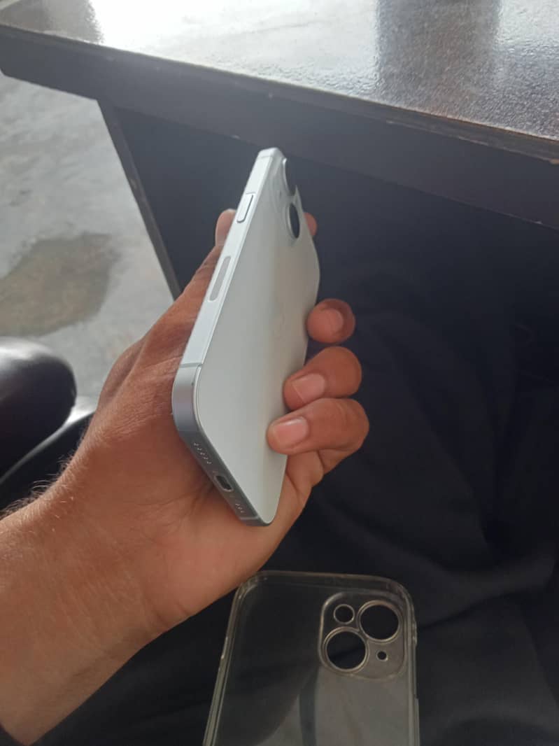 Apple iPhone 15 2