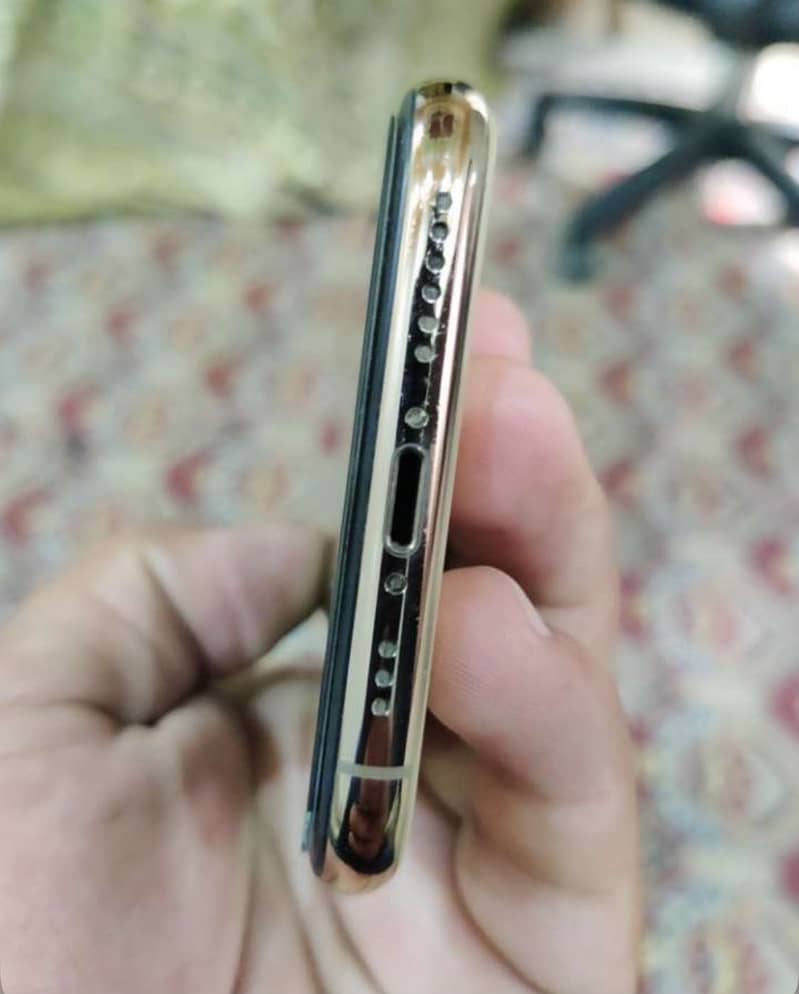 Apple iPhone XS 3