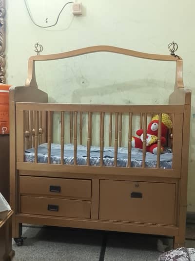 Baby  For sale condition is lushed no cracks