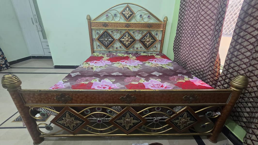 King Bed 0