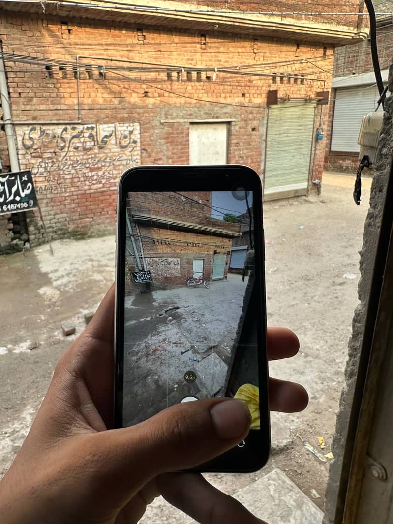 Apple iPhone 11 3