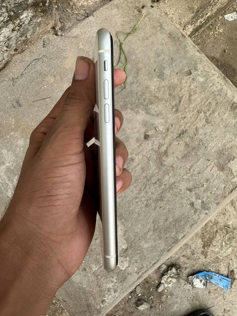 Apple iPhone 11 5