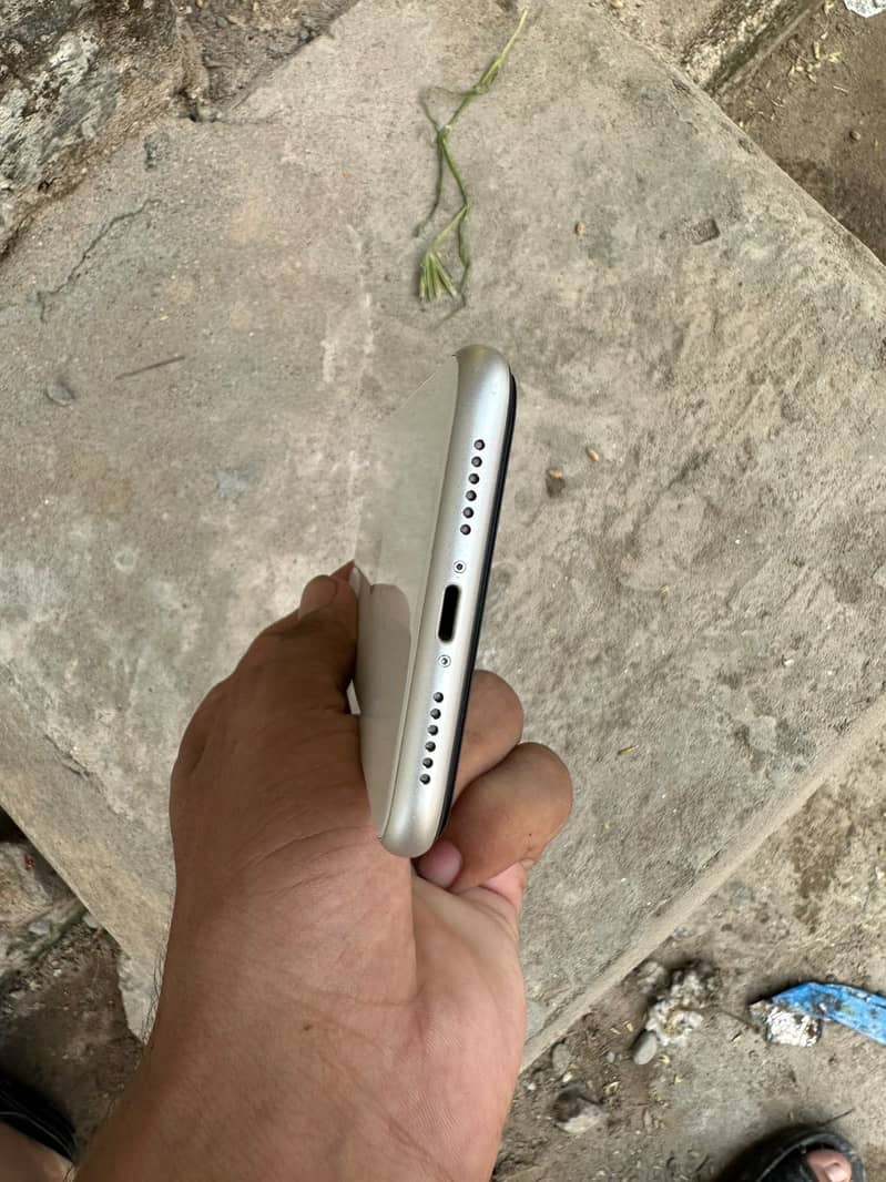 Apple iPhone 11 10