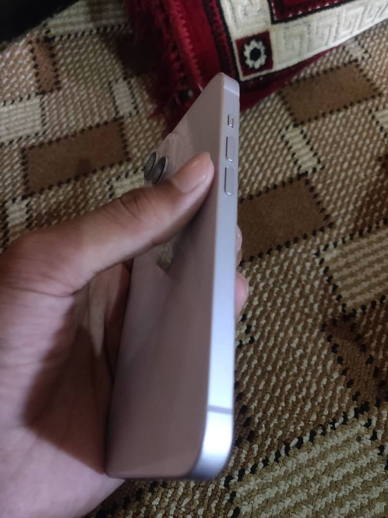 Apple iPhone 14 3
