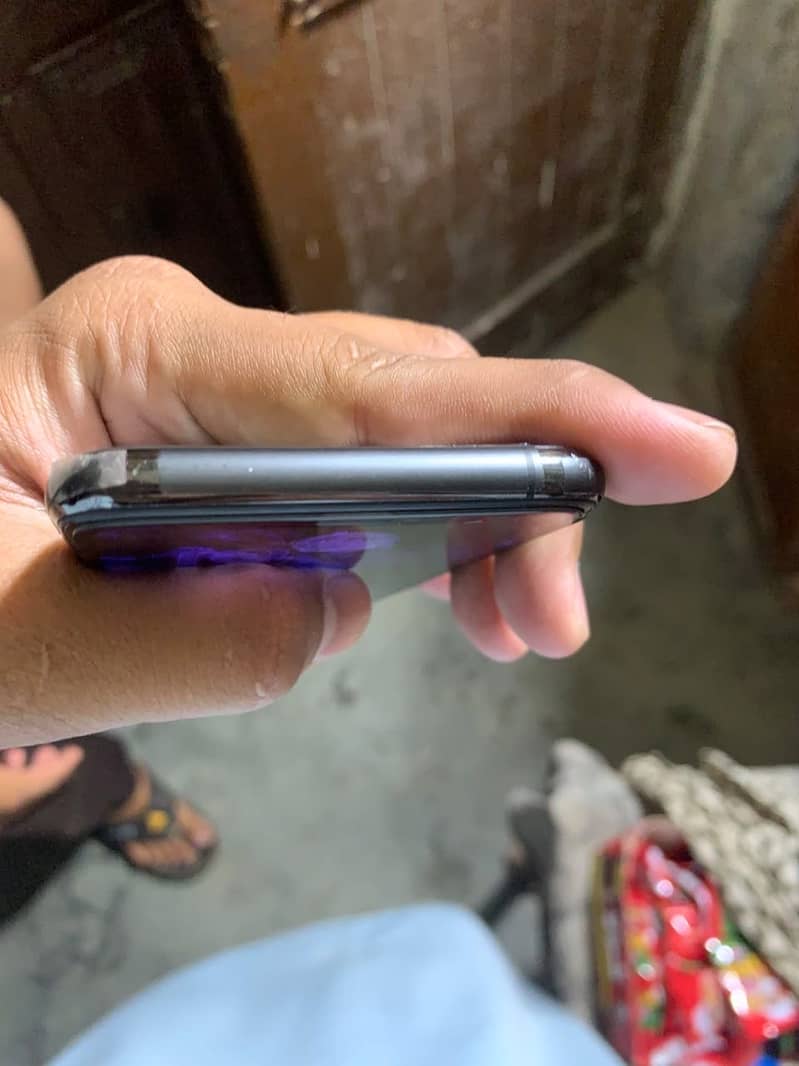 Apple iPhone 11 Pro 2