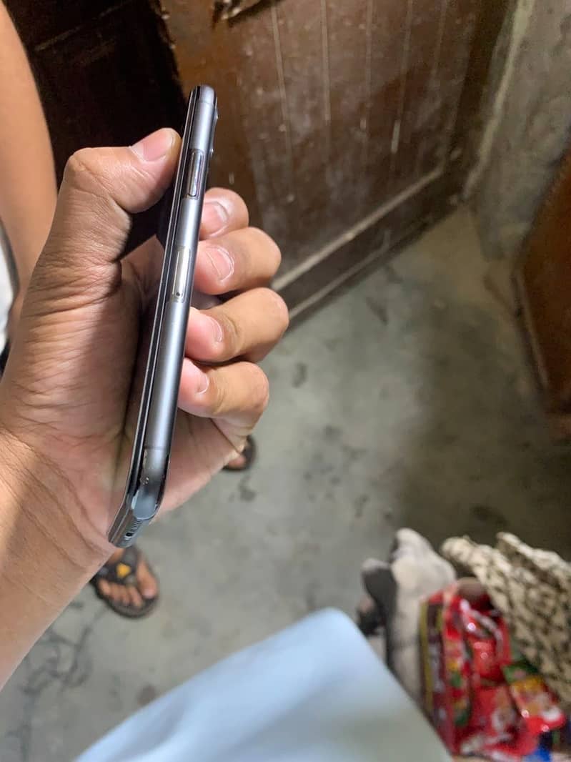 Apple iPhone 11 Pro 4
