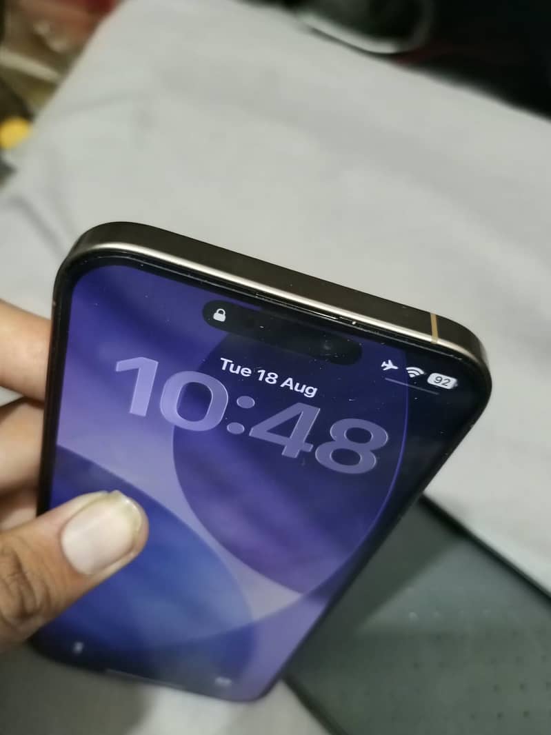 Apple iPhone 16 Pro Max 1