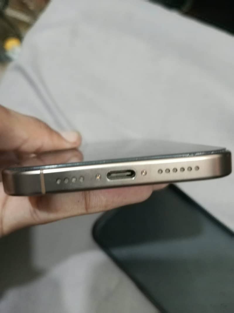 Apple iPhone 16 Pro Max 2