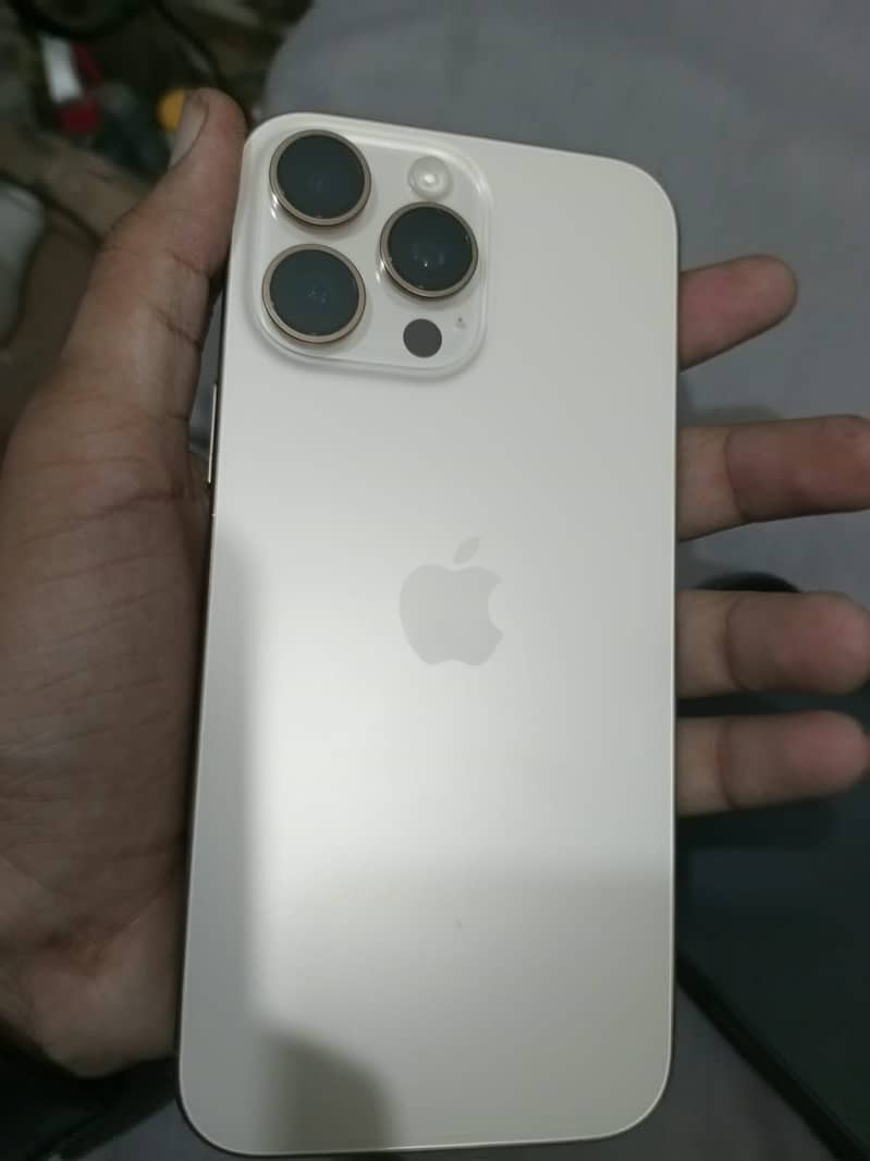 Apple iPhone 16 Pro Max 3