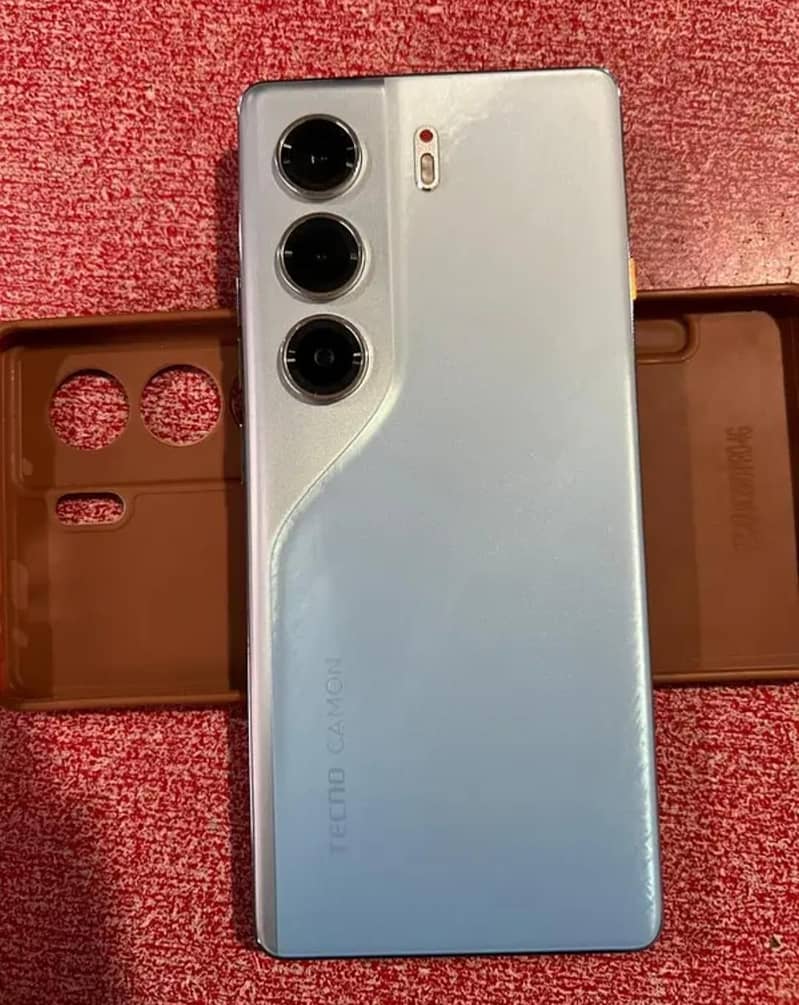 Tecno CAMON 40 Pro 0