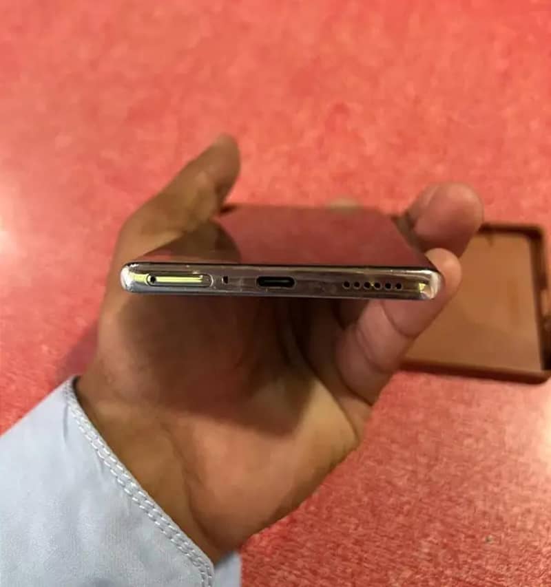 Tecno CAMON 40 Pro 4