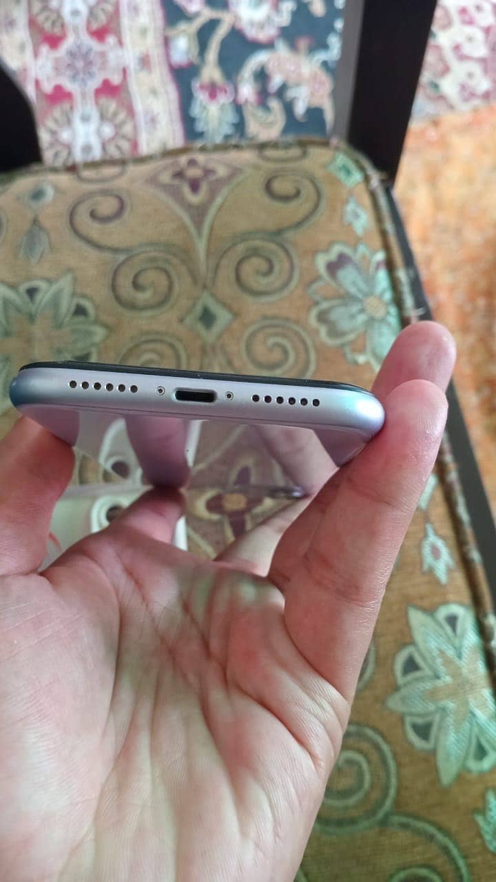 Apple iPhone 11 3