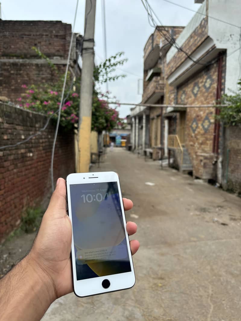 Apple iPhone 8 Plus 3