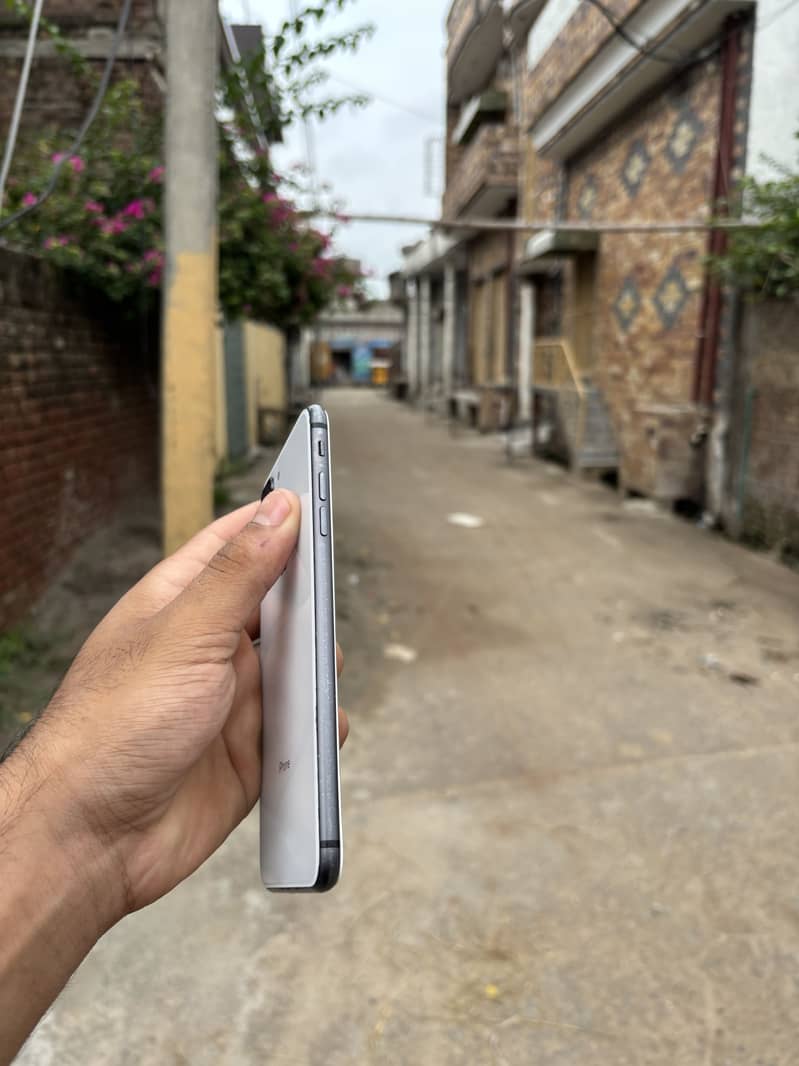 Apple iPhone 8 Plus 4