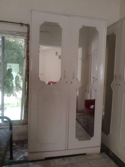 Set of 3 cupboard can sell separate too
