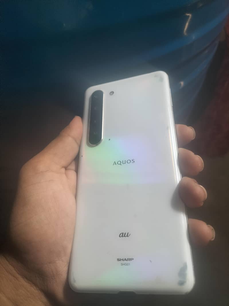 Sharp Aquos R5G 1
