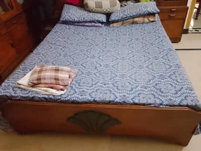 Double Bed And Showcase for sale