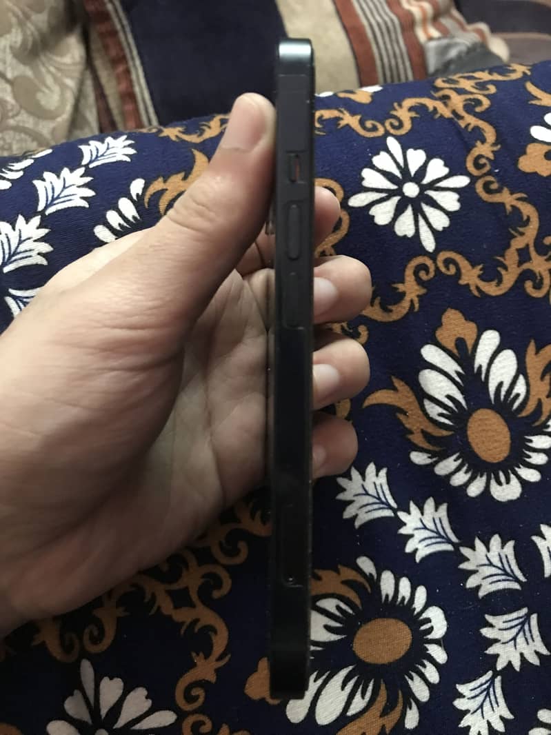 Apple iPhone 13 2