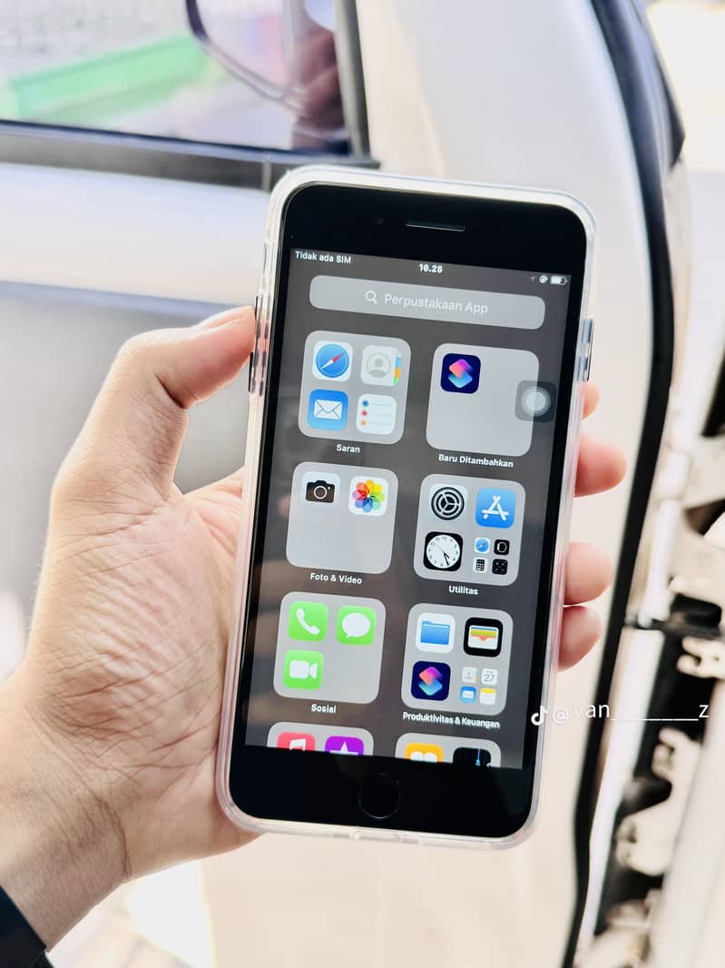 Apple iPhone 7 Plus 1