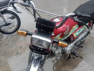 Honda CD 70 bike