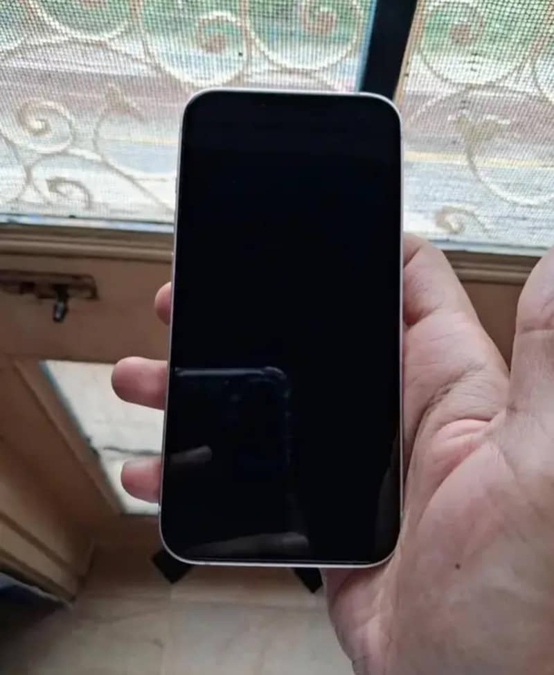 Apple iPhone 13 1