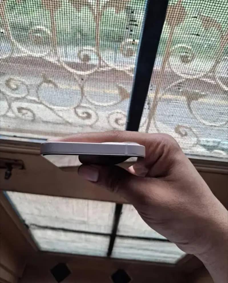 Apple iPhone 13 2