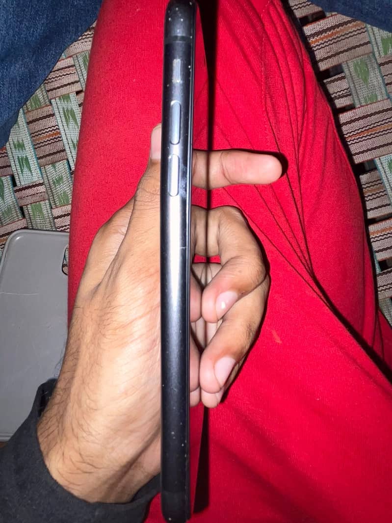 Apple iPhone 11 3
