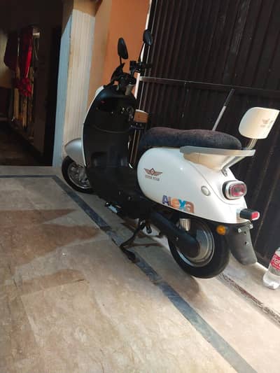 Super Star Electric Scooty Brand New Condition – 1 Year Warranty.