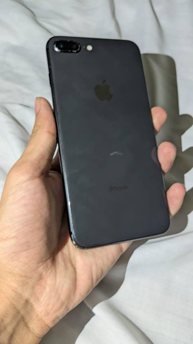 Apple iPhone 8 Plus 3