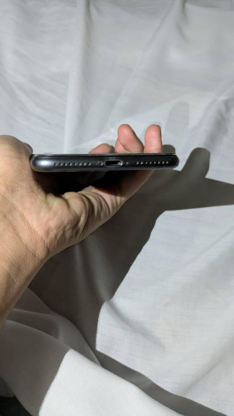 Apple iPhone 8 Plus 5