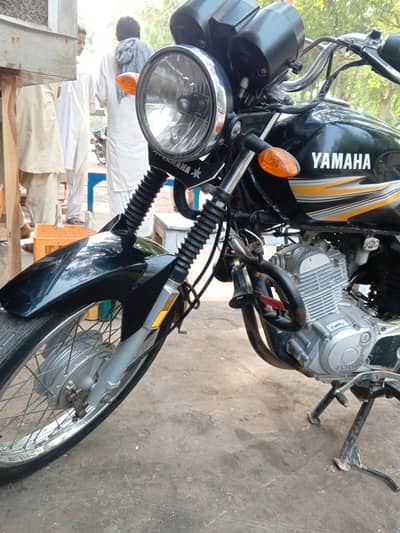 YB125z for sale condition 9by 10, demand 170000