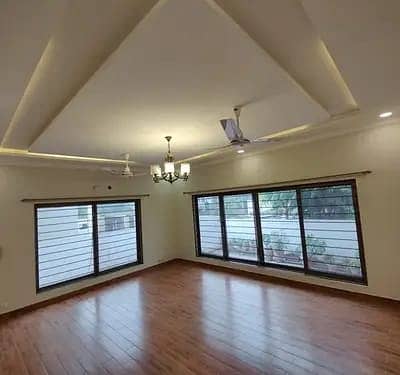 Highly-coveted 1000 Square Yards House Is Available In Clifton - Block 5 For rent