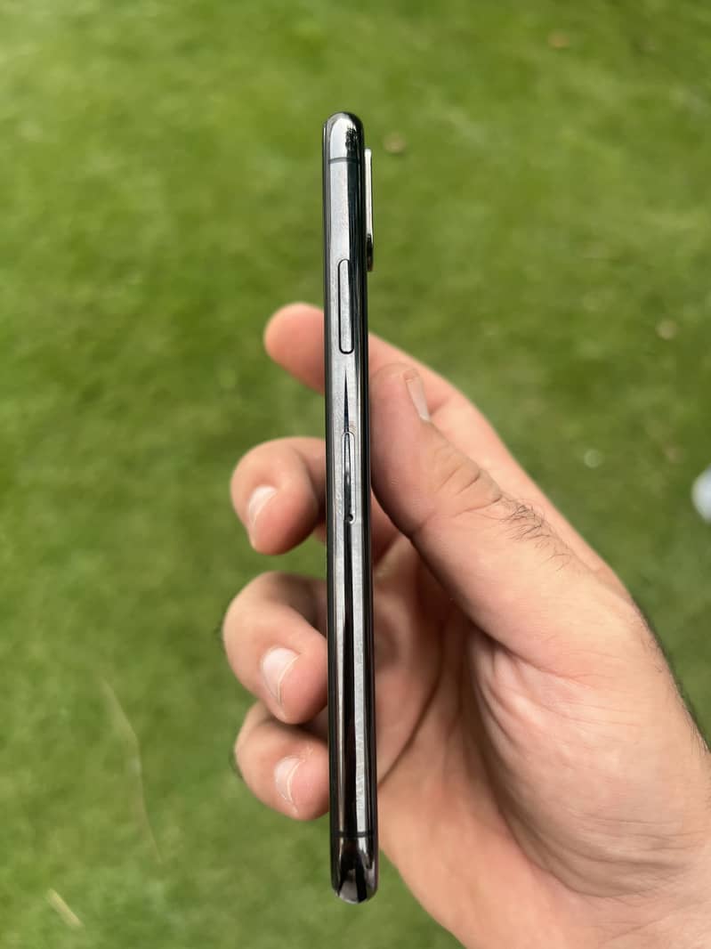 Apple iPhone X 3