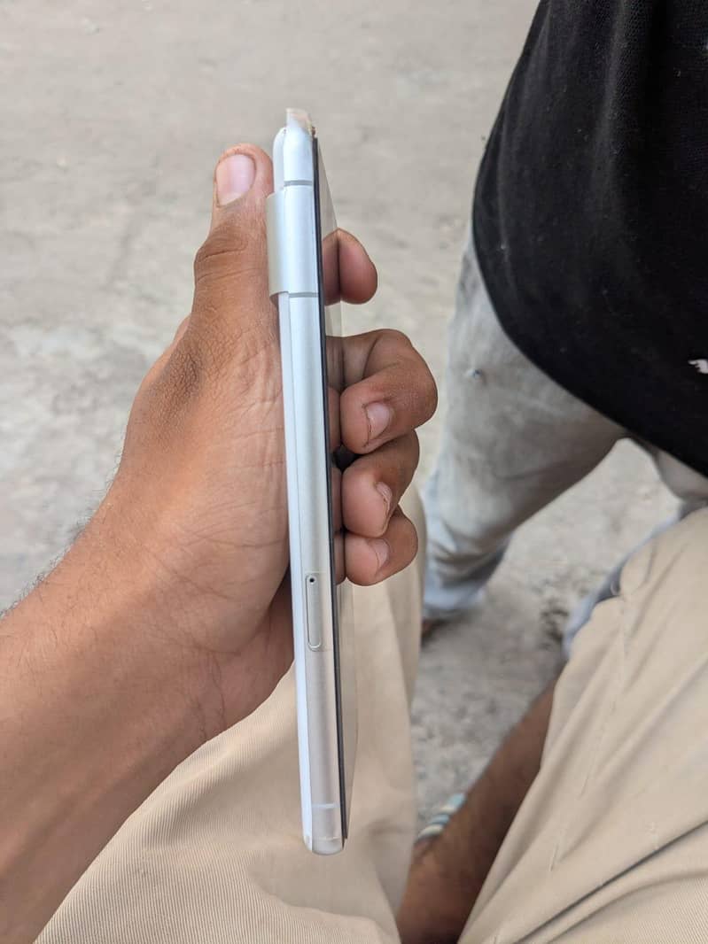 Google Pixel 7 4