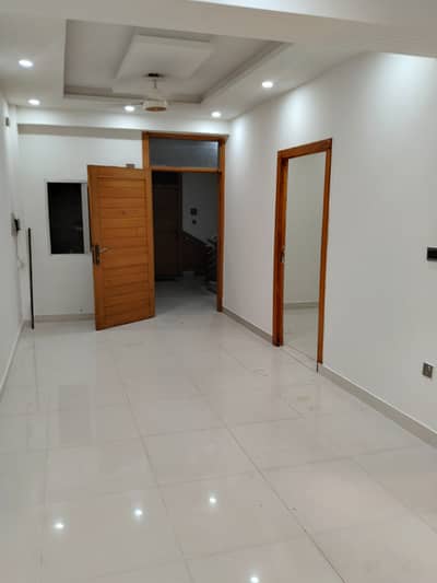 Three bedrooms unfurnished flat available for rent in E11 4