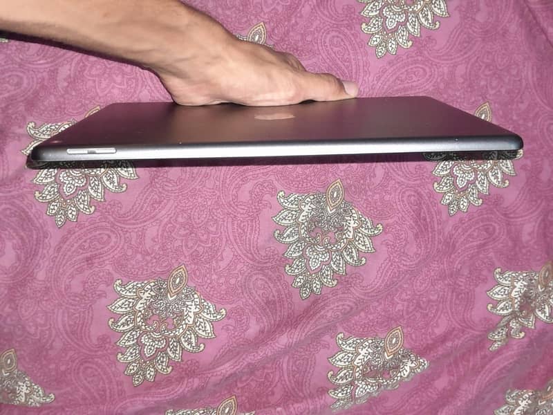 iPad 8th Gen | 32GB | MDM | Condition Okay | Urgent Sale 2