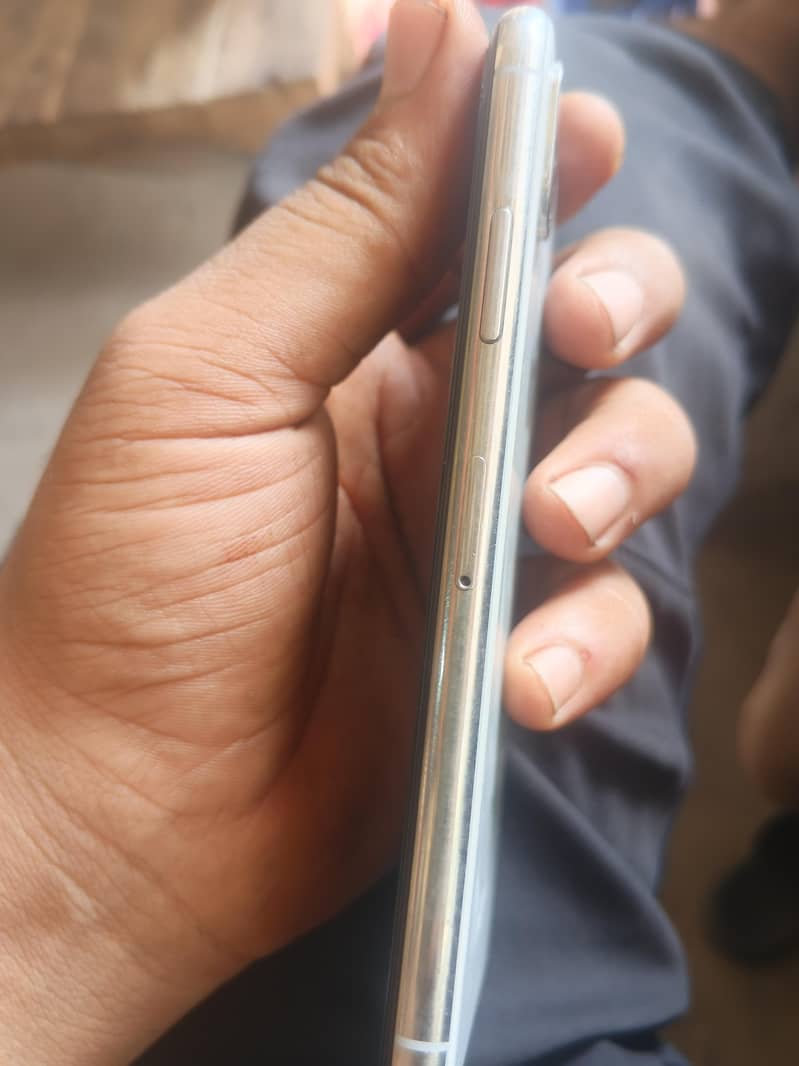 Apple iPhone XS 1