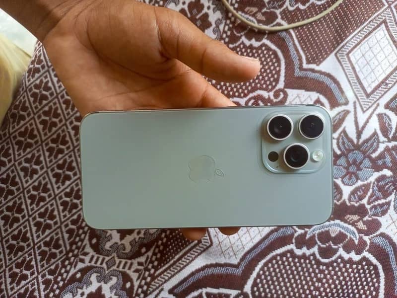 Apple iPhone 15 Pro Max 1