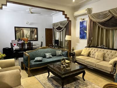 WELL MAINTAINED WEST OPEN 400 SQUARE YARDS DOUBLE STOREY HOUSE AVAILABLE FOR SALE