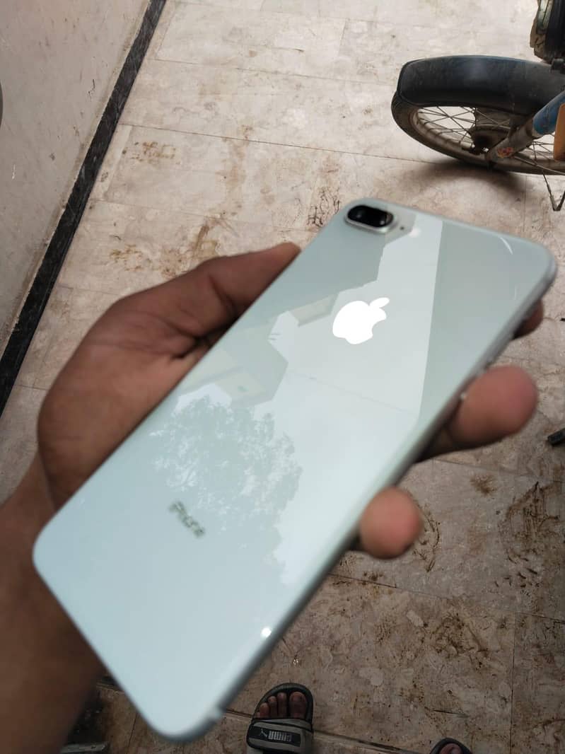 Apple iPhone 8 Plus 0