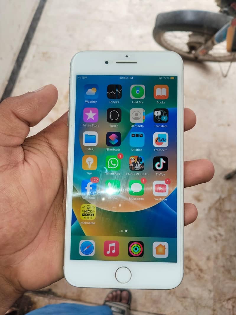 Apple iPhone 8 Plus 1