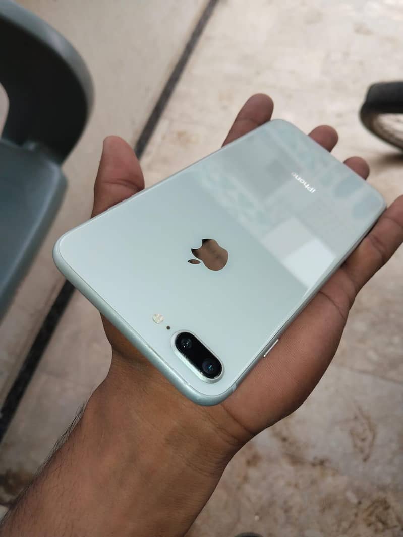 Apple iPhone 8 Plus 2