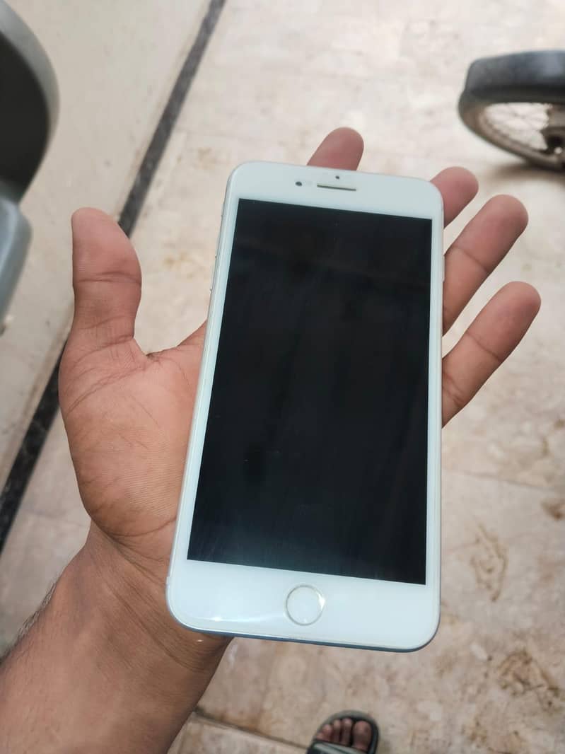 Apple iPhone 8 Plus 3